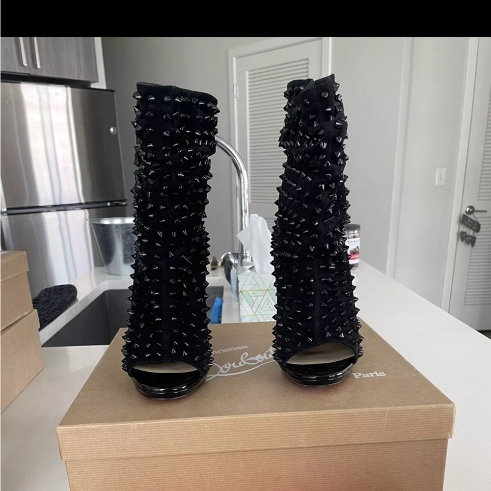 Christian Louboutin Guerilla Black/Black Studded Suede 39 - Picture 3 of 6